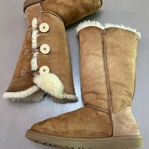 UGG® Bailey Suede Button Triplet lI
Chestnut Tall Boots Size 9